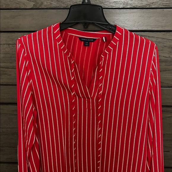 Tommy Hilfiger top size s, like new condition - Picture 2 of 2
